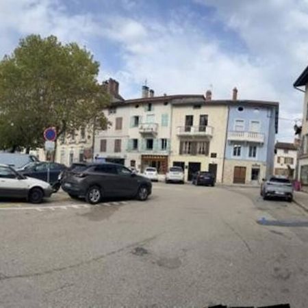 Appartement Sur La Place De Poncin מראה חיצוני תמונה