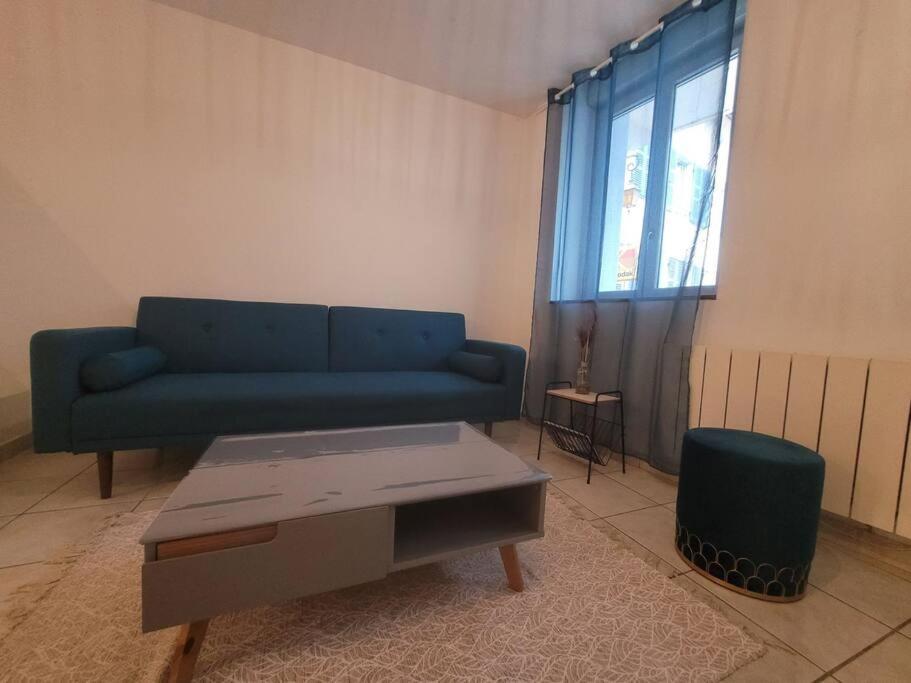Appartement Sur La Place De Poncin מראה חיצוני תמונה